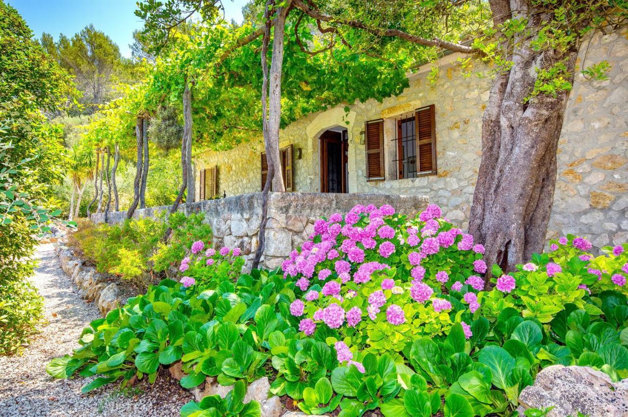 Na Garrovera Pollenca Luaran gambar